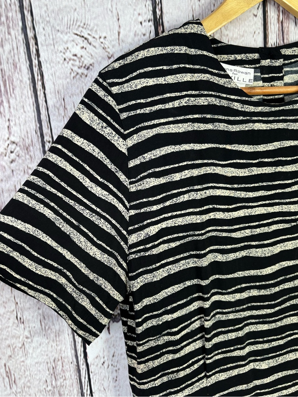 Vintage Rena Rowan for Saville Size 8 1980s Short Sleeve Blouse Black Cream - Picture 2 of 14
